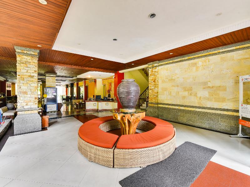 Super OYO Townhouse Oak Maxi Hotel Legian - Lobi