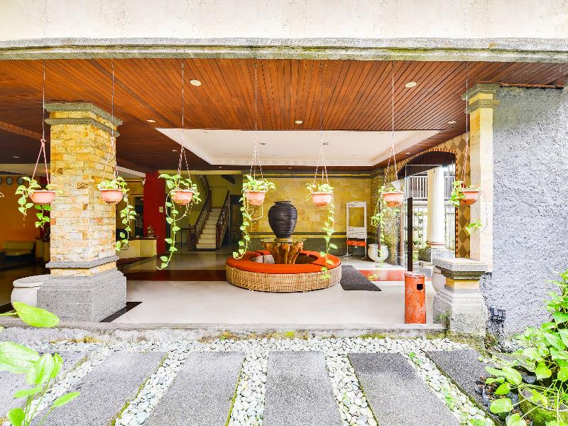 Super OYO Townhouse Oak Maxi Hotel Legian - Lobi