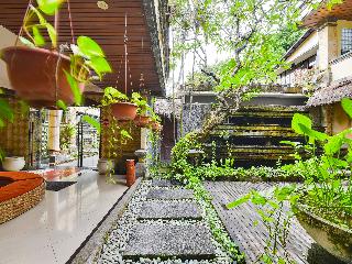Super OYO Townhouse Oak Maxi Hotel Legian fotoÄŸrafÄ±