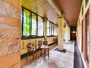 Super OYO Townhouse Oak Maxi Hotel Legian otel fotoğrafı
