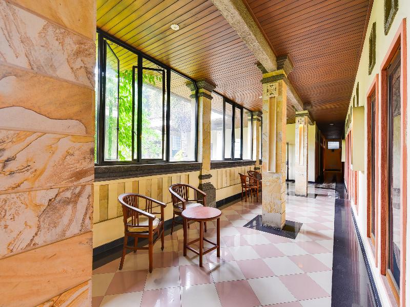 Super OYO Townhouse Oak Maxi Hotel Legian - Genel