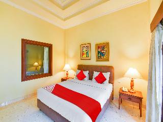 Super OYO Townhouse Oak Maxi Hotel Legian fotoÄŸrafÄ±