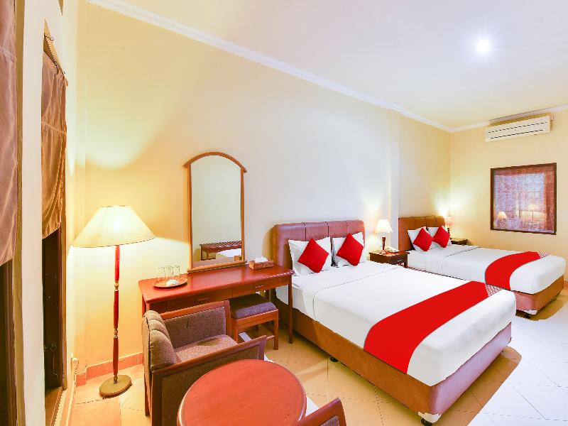 Super OYO Townhouse Oak Maxi Hotel Legian - Oda