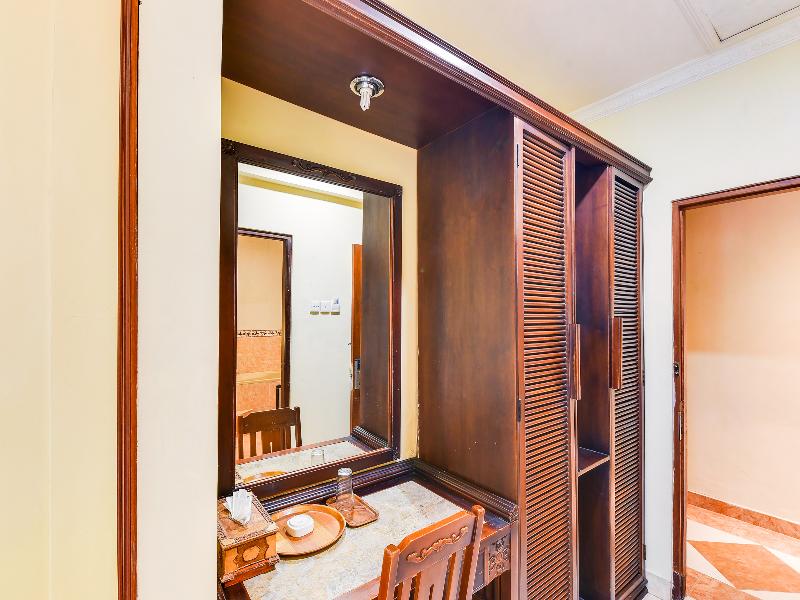 Super OYO Townhouse Oak Maxi Hotel Legian - Oda