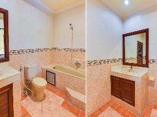 Super OYO Townhouse Oak Maxi Hotel Legian fotoÄŸrafÄ±
