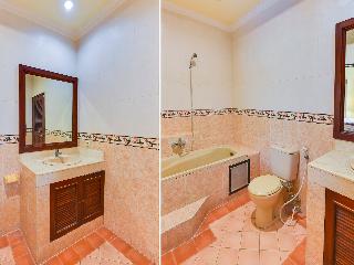 Super OYO Townhouse Oak Maxi Hotel Legian fotoÄŸrafÄ±
