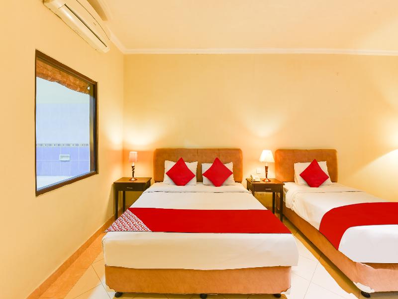Super OYO Townhouse Oak Maxi Hotel Legian - Oda
