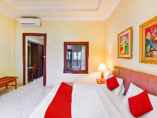Super OYO Townhouse Oak Maxi Hotel Legian fotoÄŸrafÄ±