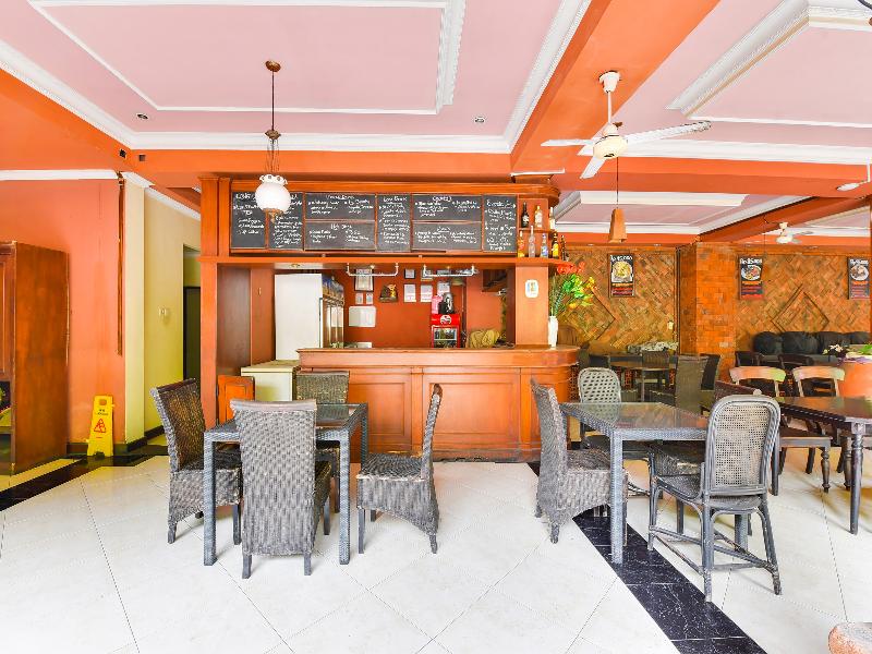 Super OYO Townhouse Oak Maxi Hotel Legian - Restoran