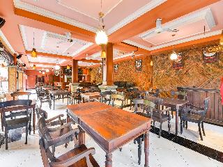Super OYO Townhouse Oak Maxi Hotel Legian fotoÄŸrafÄ±