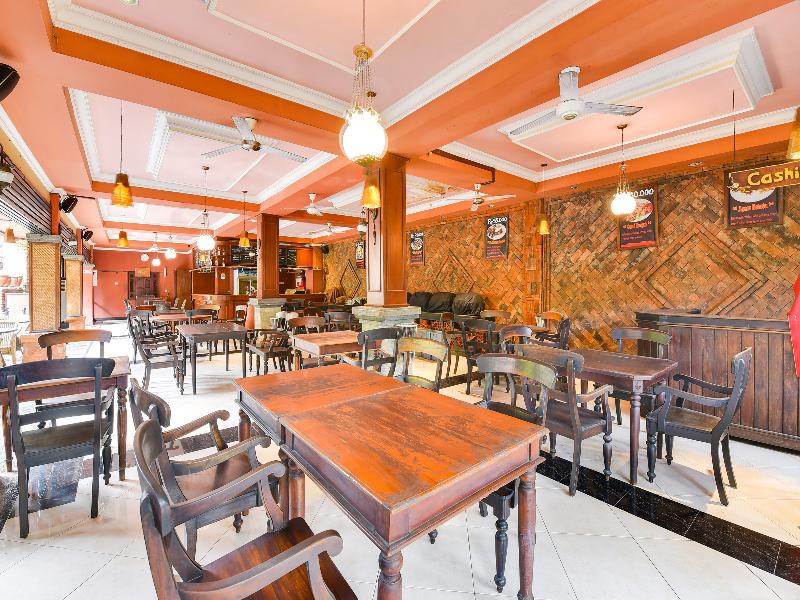 Super OYO Townhouse Oak Maxi Hotel Legian - Restoran