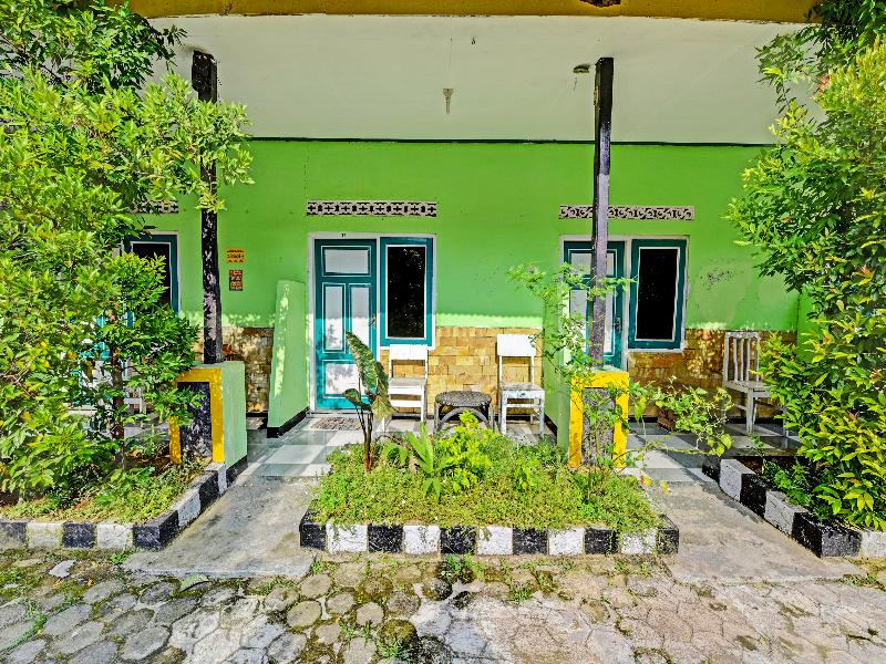 Spot On 91376 Hotel Bintang Flores - Lobi