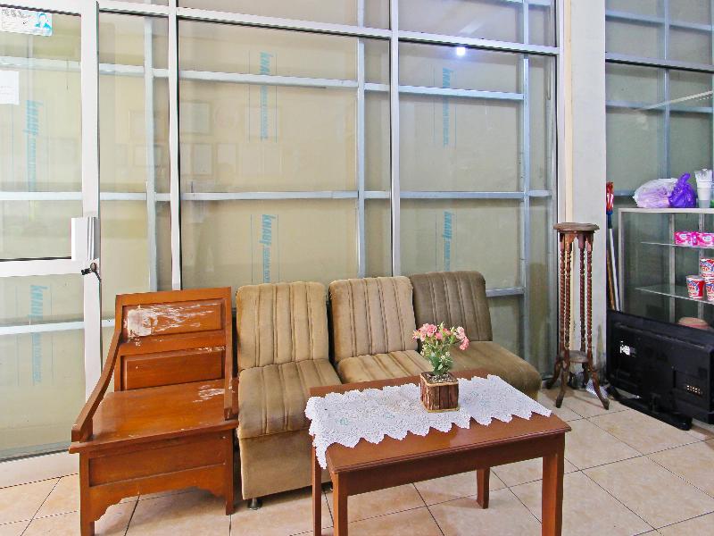 Spot On 91563 Hotel Meilias - Lobi