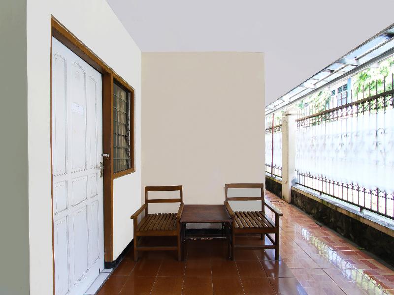 Spot On 91563 Hotel Meilias - Lobi