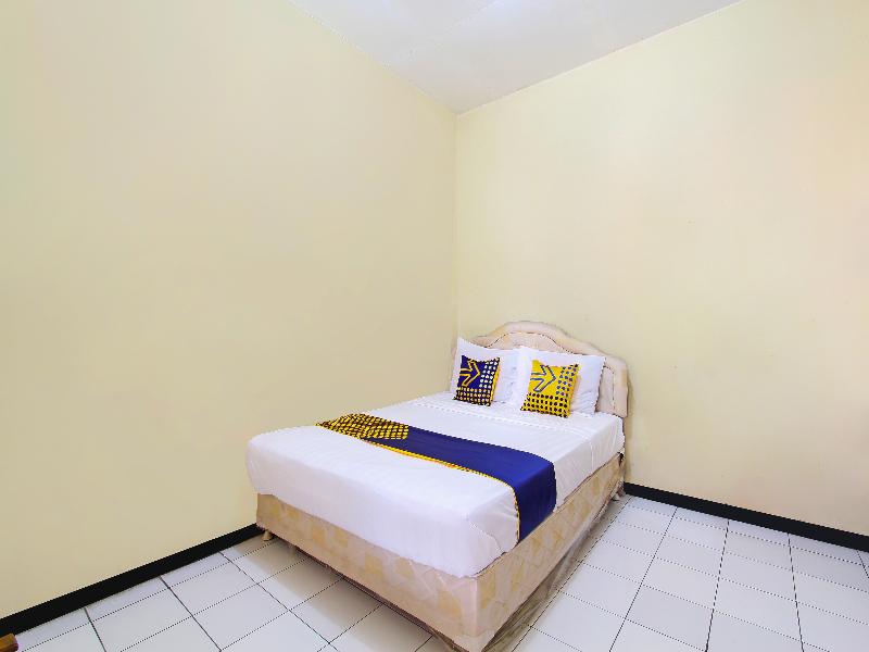 Spot On 91563 Hotel Meilias - Oda