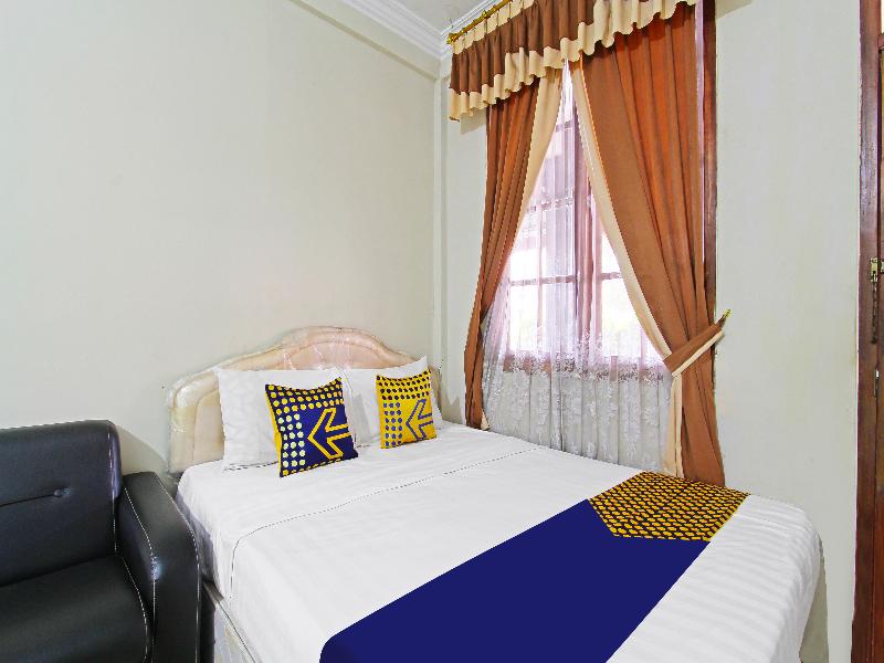 Spot On 91563 Hotel Meilias - Oda