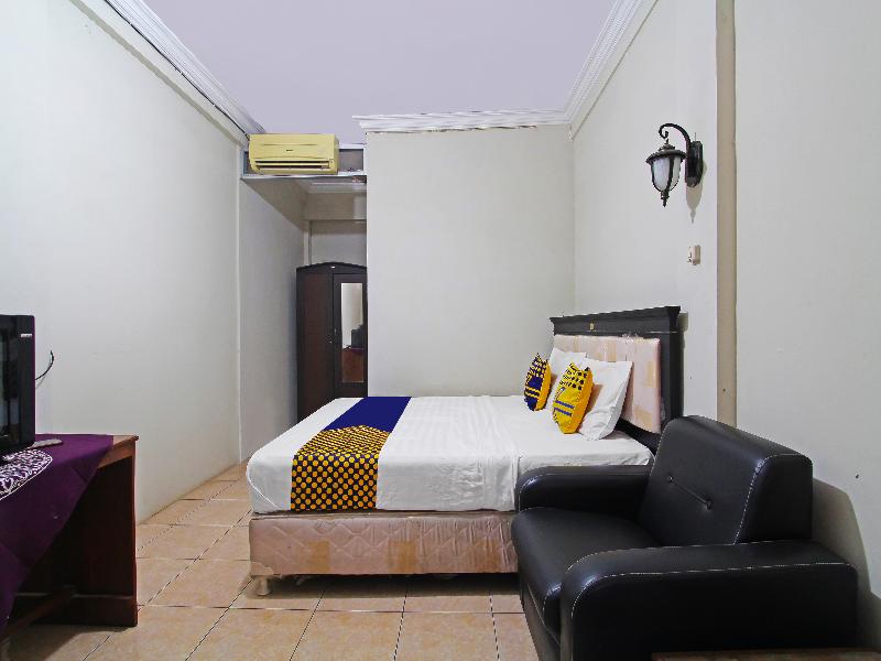 Spot On 91563 Hotel Meilias - Oda