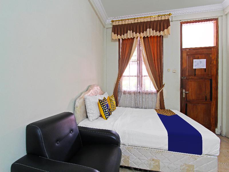 Spot On 91563 Hotel Meilias - Oda