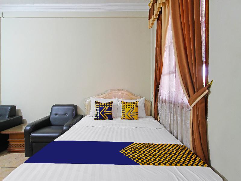 Spot On 91563 Hotel Meilias - Oda