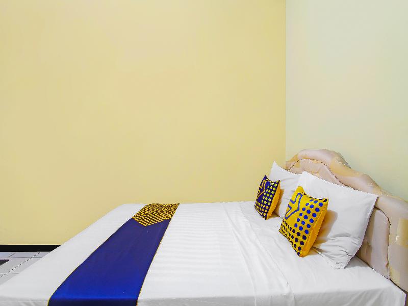 Spot On 91563 Hotel Meilias - Oda
