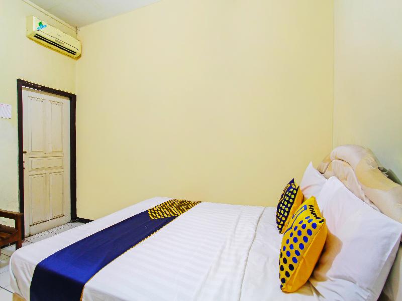 Spot On 91563 Hotel Meilias - Oda