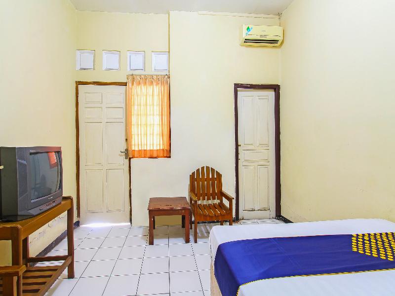 Spot On 91563 Hotel Meilias - Oda