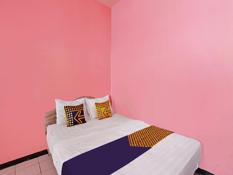 Spot On 91563 Hotel Meilias - Oda