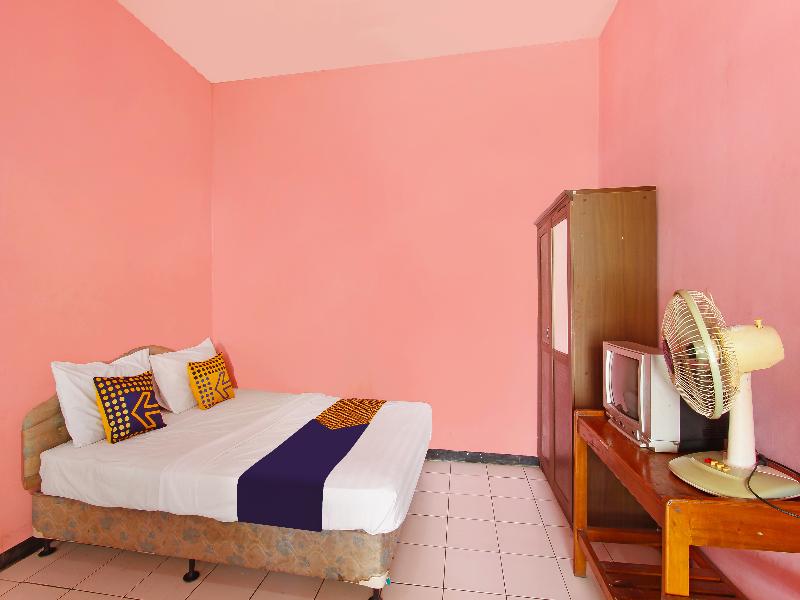 Spot On 91563 Hotel Meilias - Oda