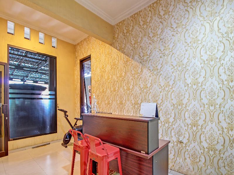 Collection O 91666 Meyli Guesthouse - Lobi
