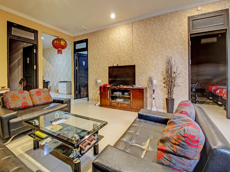 Collection O 91666 Meyli Guesthouse - Lobi