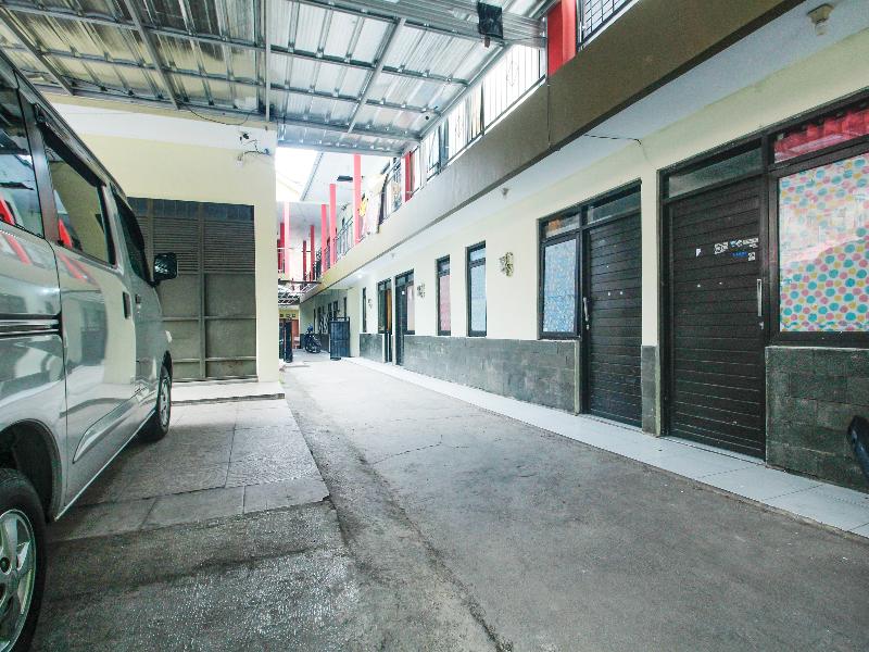 SPOT ON 91606 Nadin Guest House Syariah - Lobi