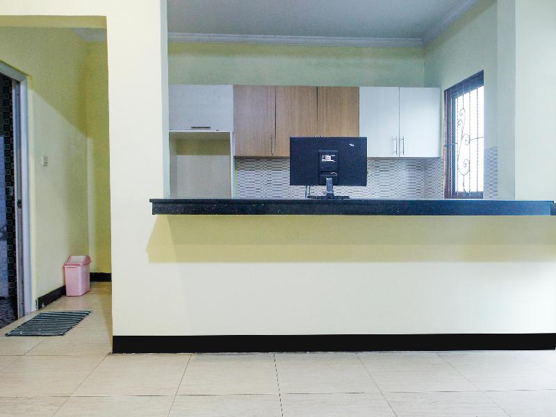 SPOT ON 91606 Nadin Guest House Syariah - Genel
