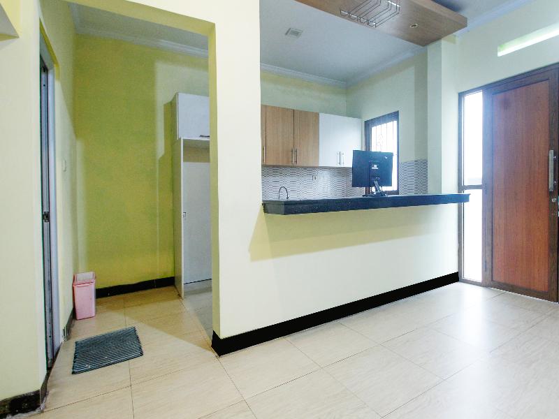 SPOT ON 91606 Nadin Guest House Syariah - Genel