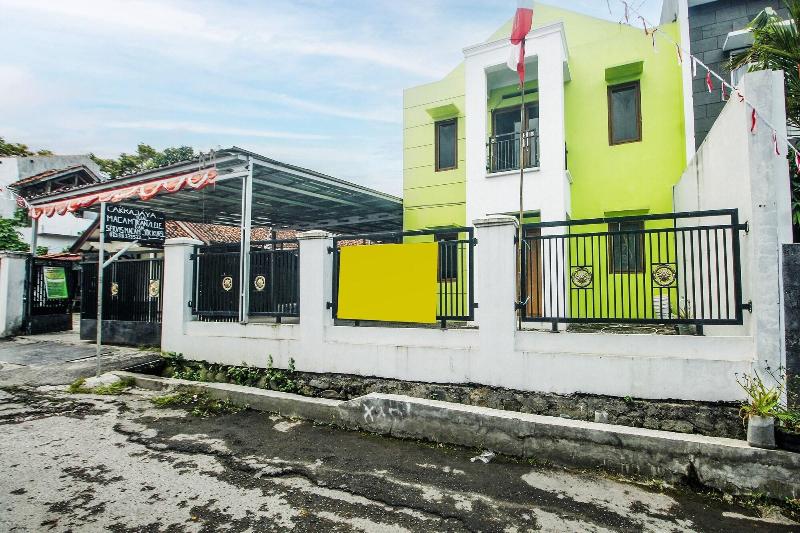 SPOT ON 91606 Nadin Guest House Syariah - Genel