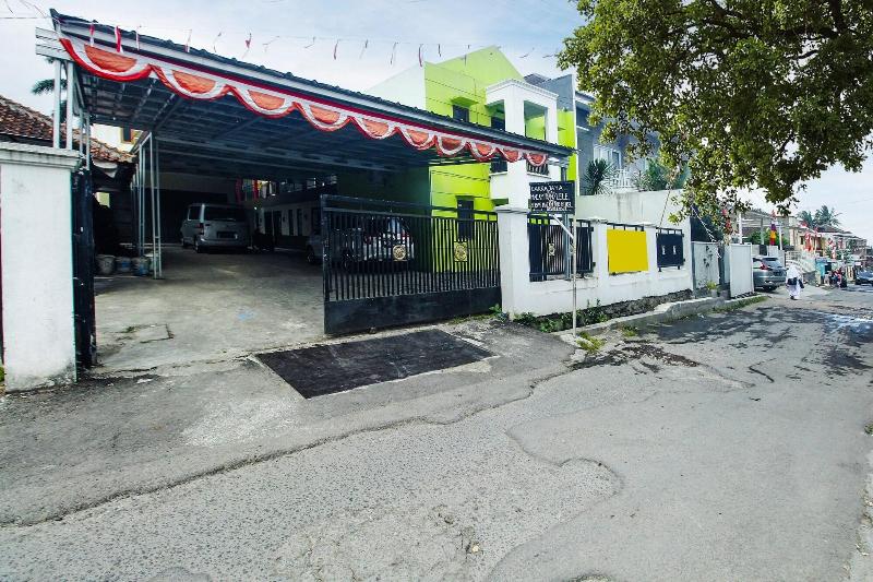 SPOT ON 91606 Nadin Guest House Syariah - Genel
