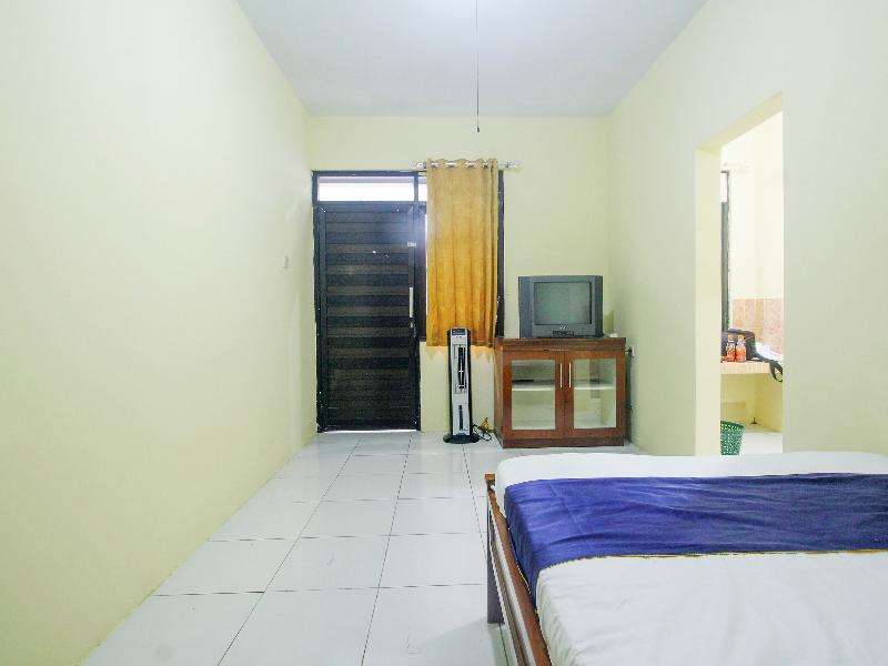 SPOT ON 91606 Nadin Guest House Syariah - Oda