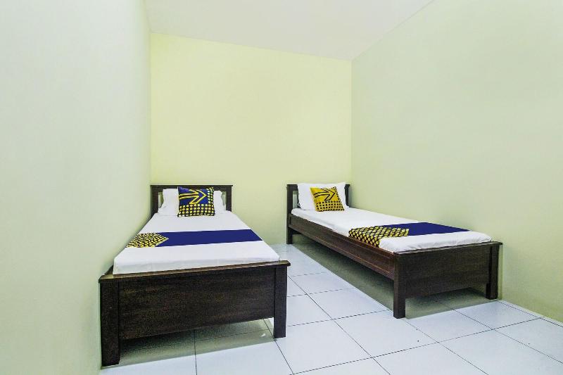 SPOT ON 91606 Nadin Guest House Syariah - Oda