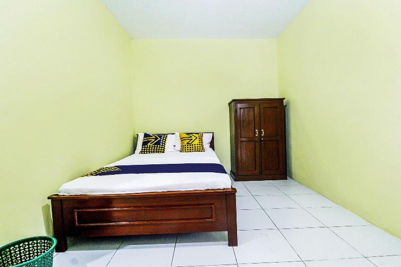 SPOT ON 91606 Nadin Guest House Syariah - Oda
