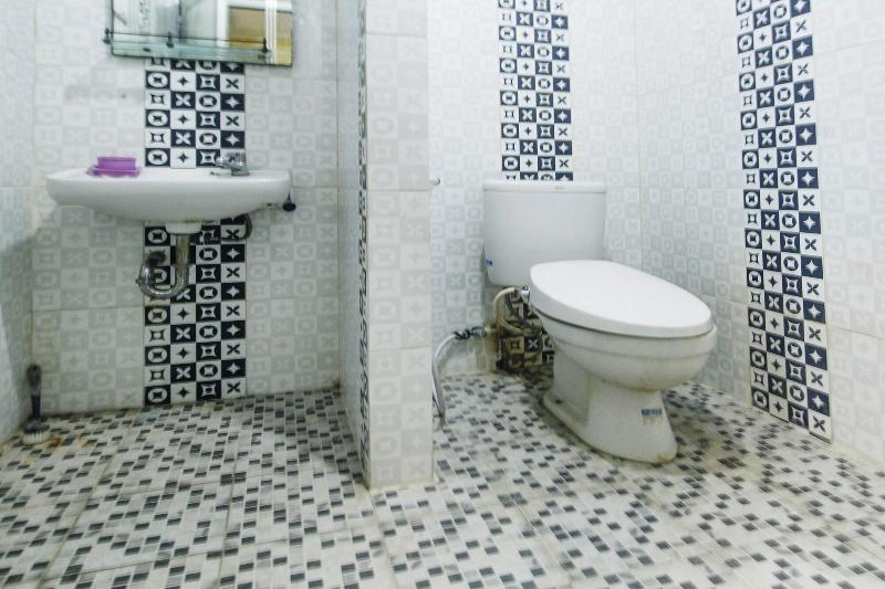 SPOT ON 91606 Nadin Guest House Syariah - Oda