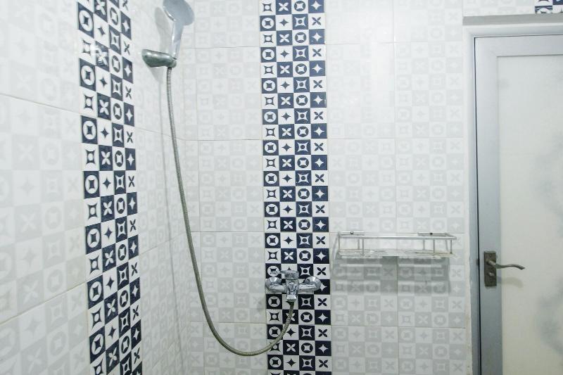 SPOT ON 91606 Nadin Guest House Syariah - Oda