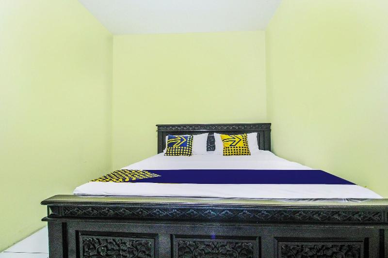 SPOT ON 91606 Nadin Guest House Syariah - Oda