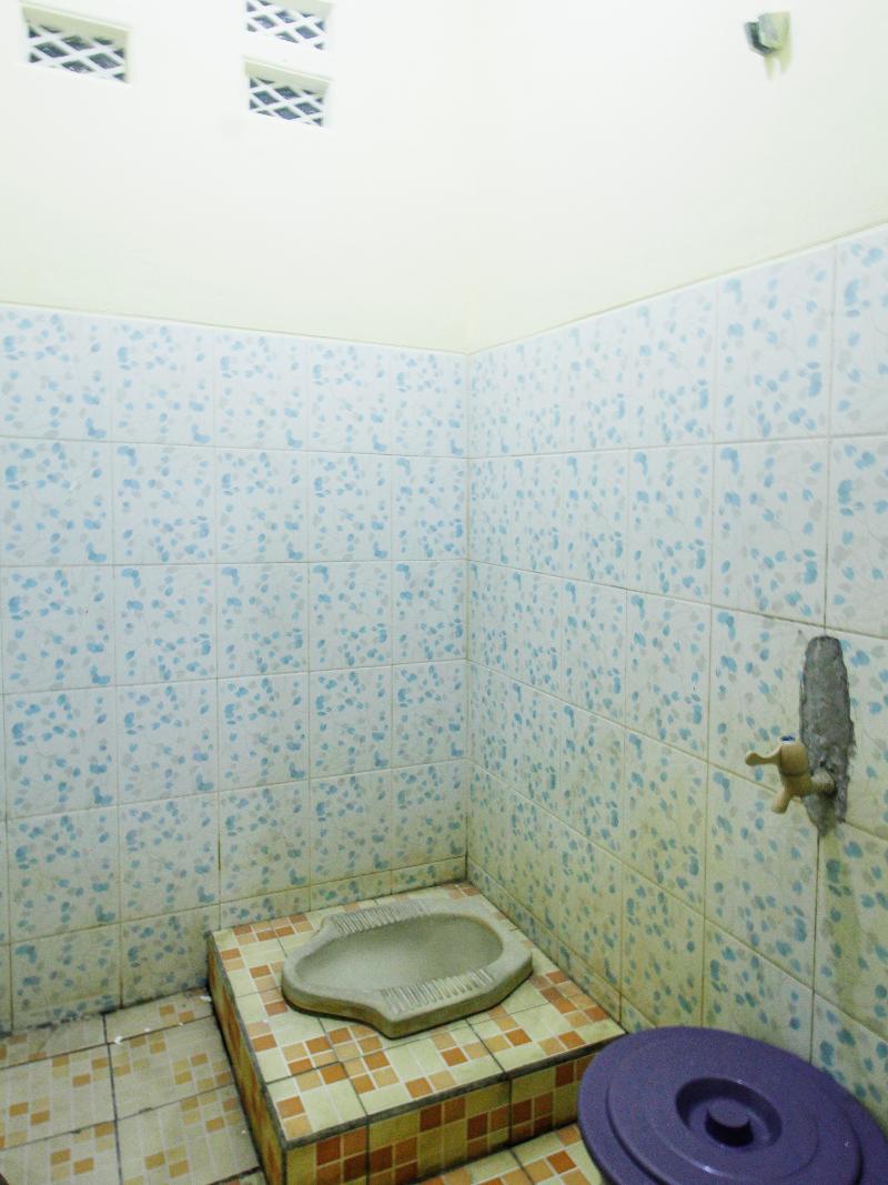 SPOT ON 91606 Nadin Guest House Syariah - Oda