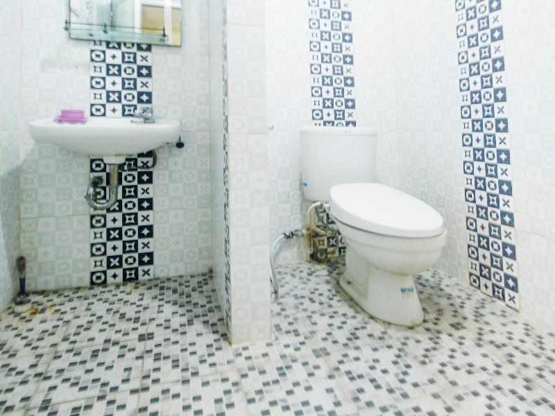 SPOT ON 91606 Nadin Guest House Syariah - Oda