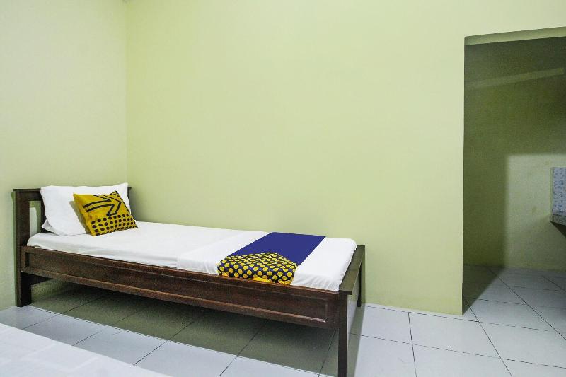 SPOT ON 91606 Nadin Guest House Syariah - Oda