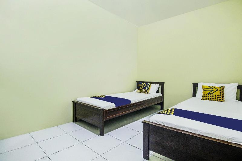 SPOT ON 91606 Nadin Guest House Syariah - Oda