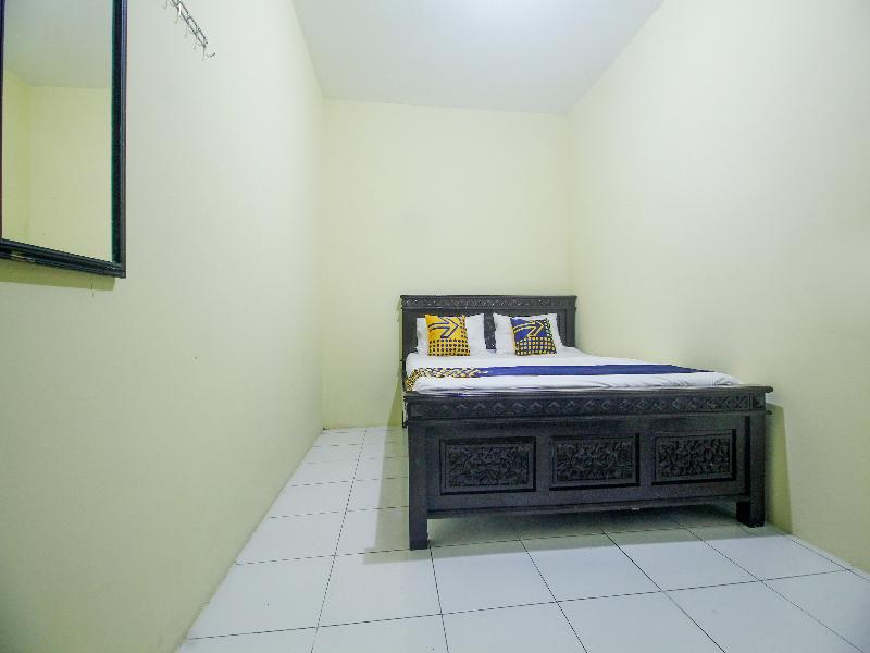 SPOT ON 91606 Nadin Guest House Syariah - Oda