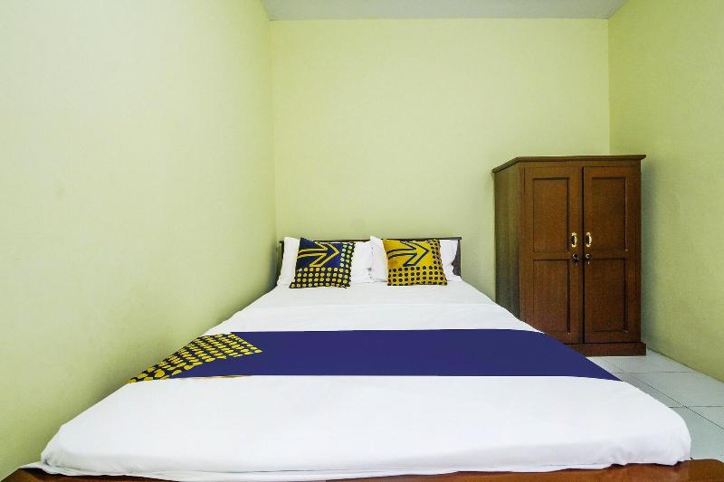 SPOT ON 91606 Nadin Guest House Syariah - Oda