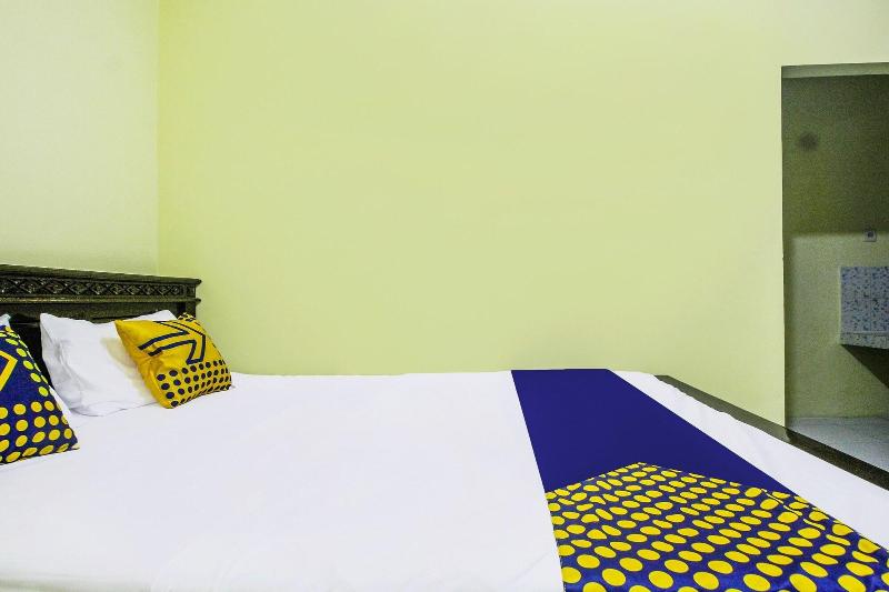 SPOT ON 91606 Nadin Guest House Syariah - Oda