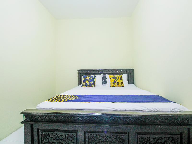 SPOT ON 91606 Nadin Guest House Syariah - Oda