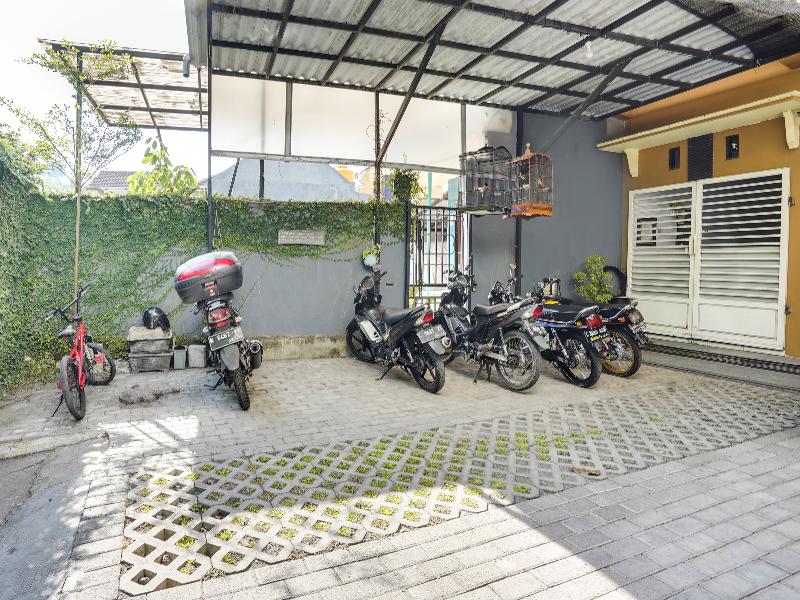 Spot On 91745 Rumah Kost Gresik Syariah - Genel